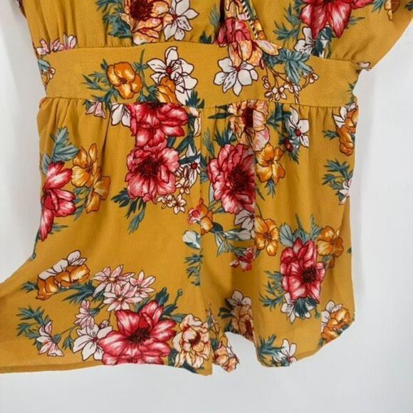 NWT Umgee Women's Floral Yellow Romper Large Boho Lace Accent Dolman Surplice - Picture 7 of 14